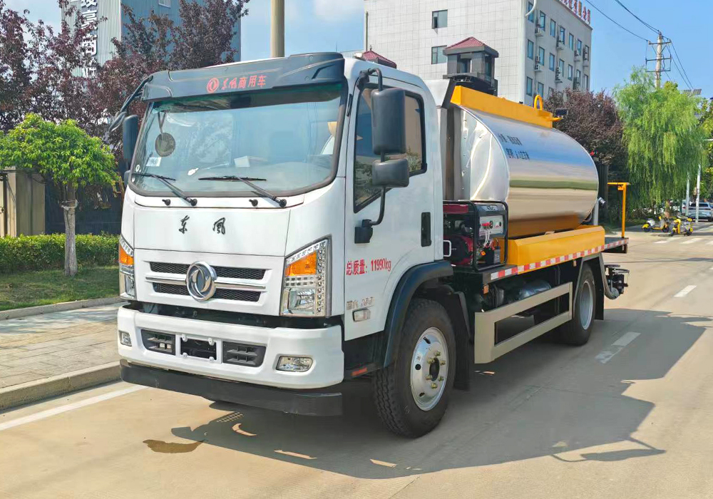 6噸東風(fēng)專底智能瀝青灑布車