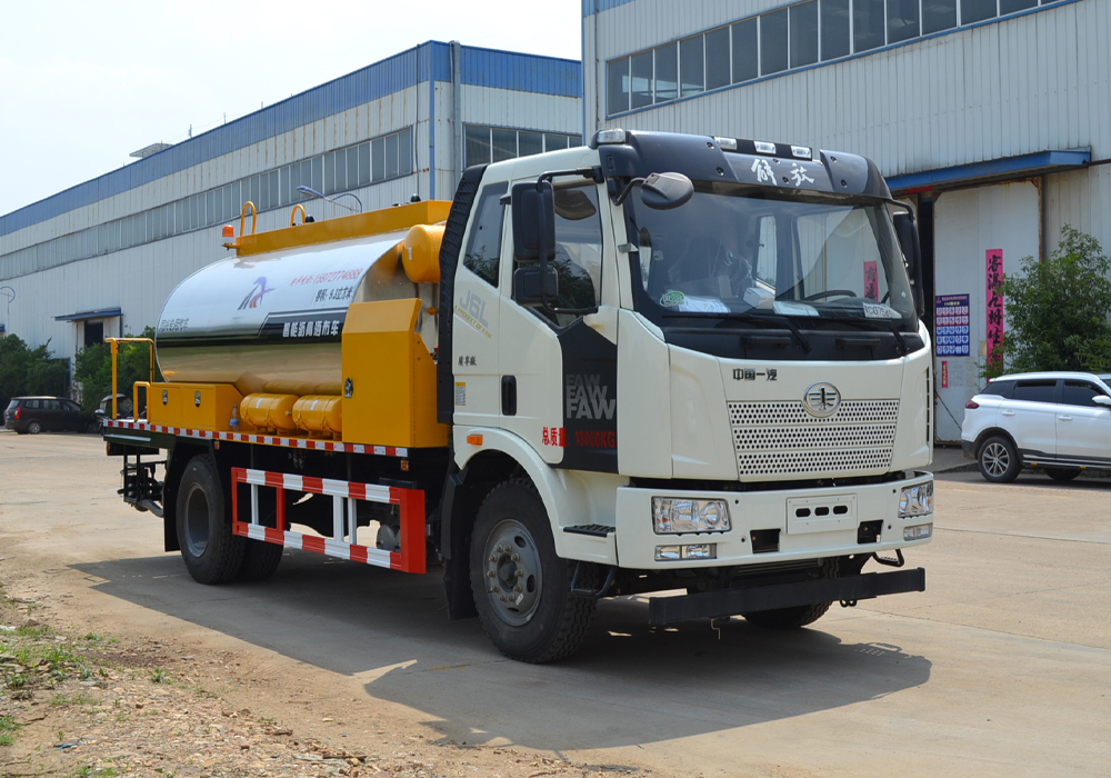 9方解放J6L智能瀝青灑布車