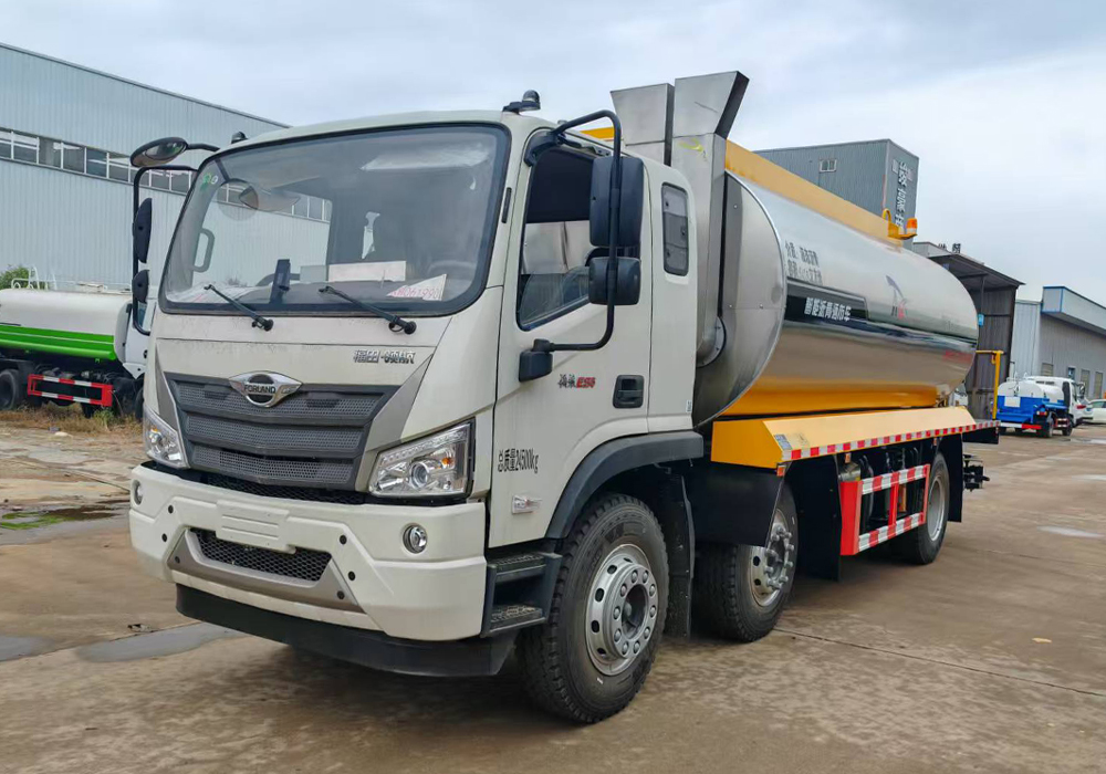 15方福田三軸(輔機(jī))智能瀝青灑布車(chē)
